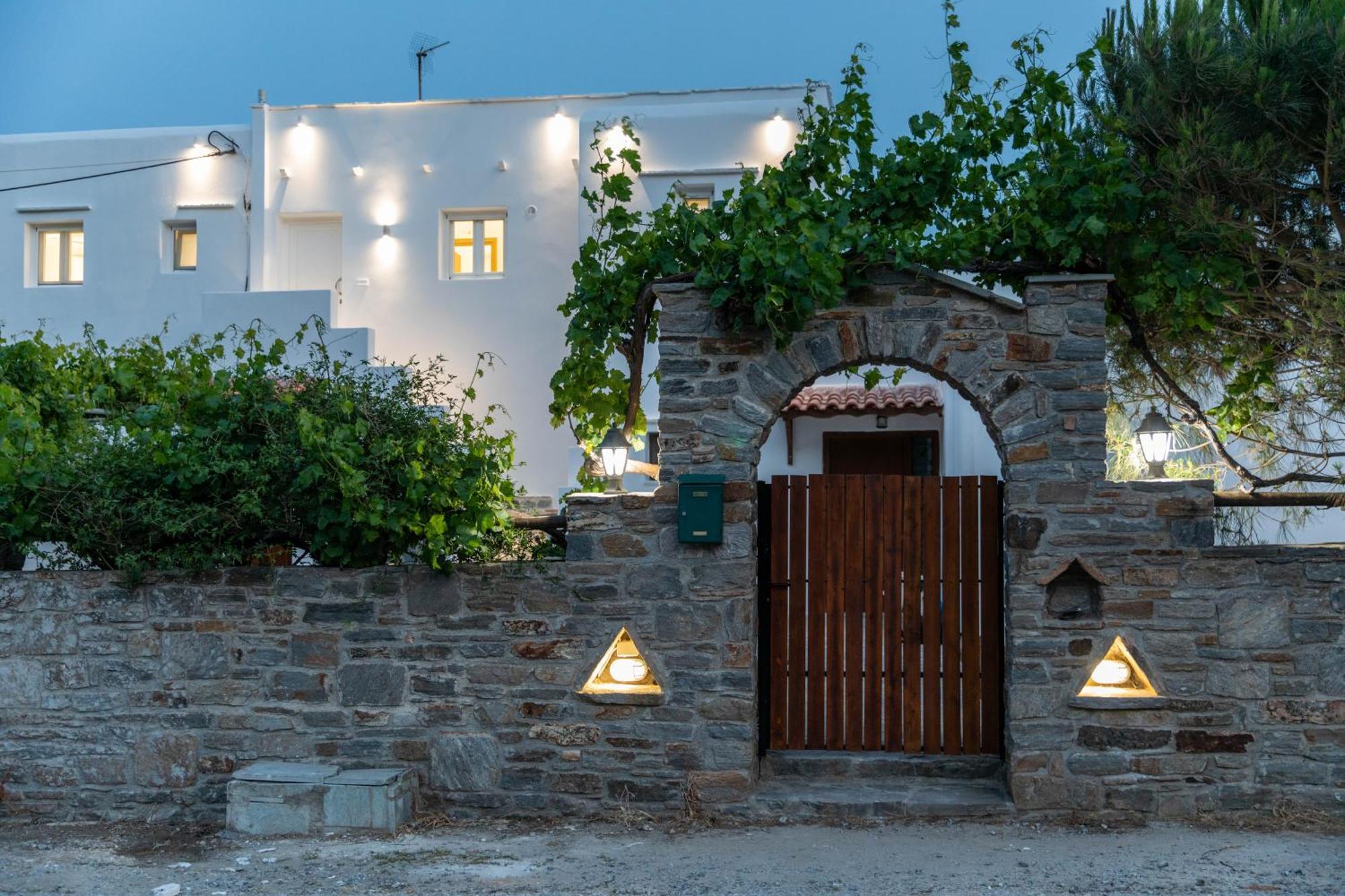 Ninemia Naxos Suites Agios Thaleleos Pokoj fotografie